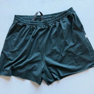 Women’s Vuori Boyfriend Shorts XL